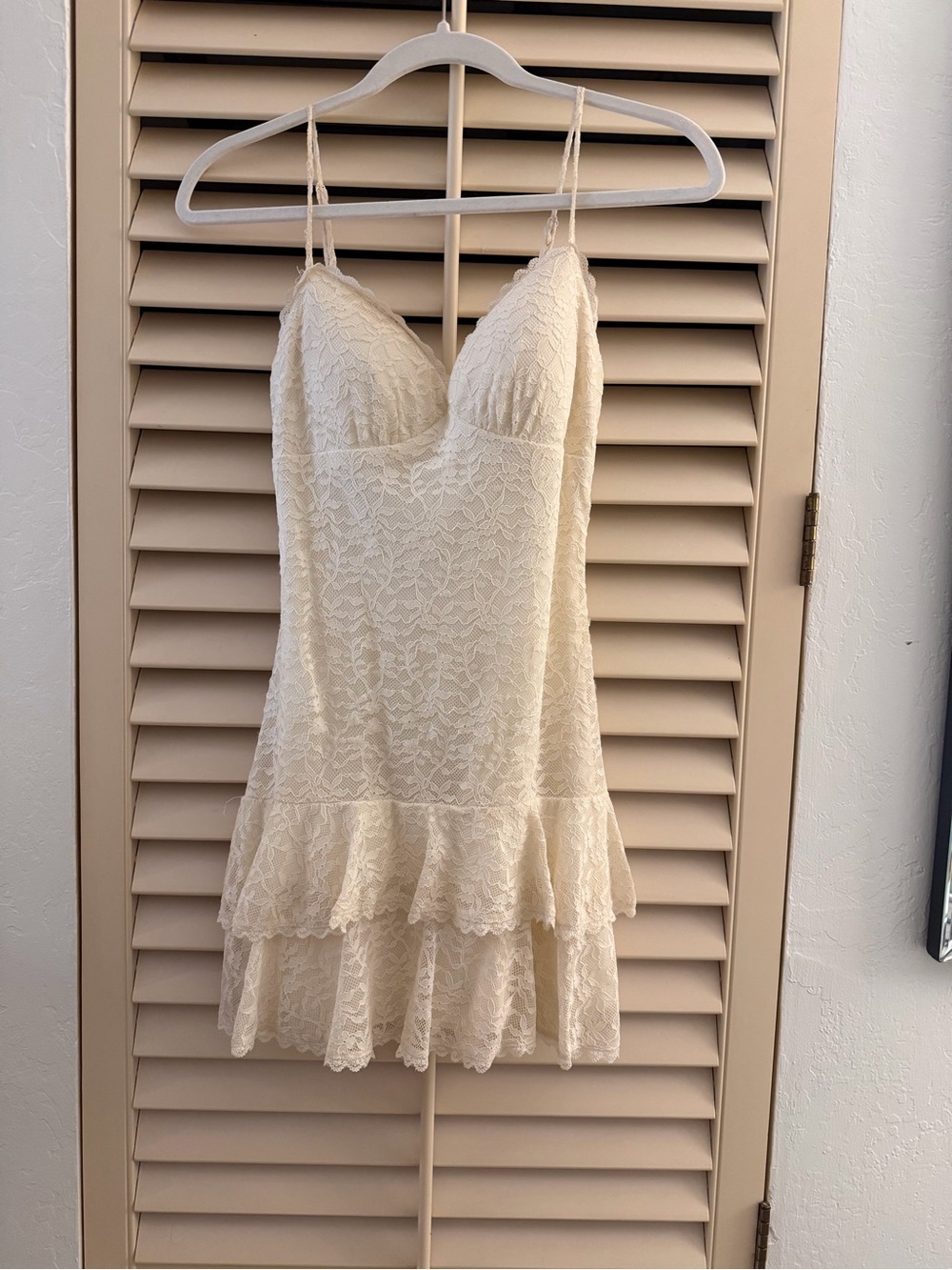 White lace dress - Picture 4 of 4